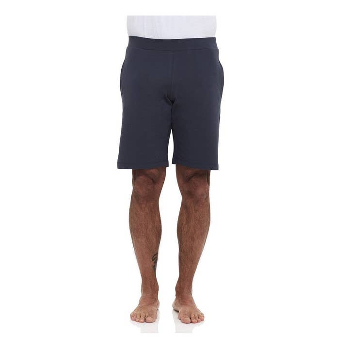 KORTE HERRE YOGABUKSER MED TRYK „OM“ for engroshandel hos YOGAESSENTIAL