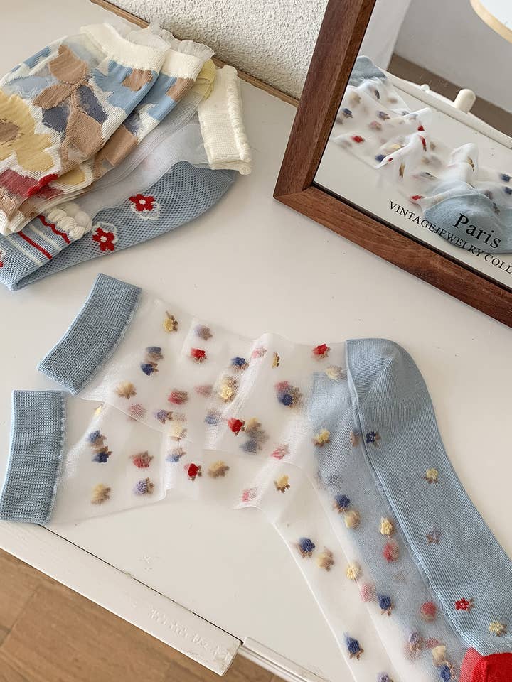 multicolore Calzini calze trasparenti con fiori multicolori 🌼🌈 in vendita all'ingrosso su Faire5