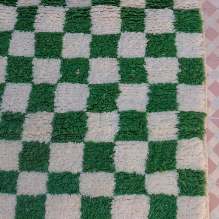 Néda - Venta al por mayor Alfombra pequeña - Alfombra bereber colorida Beni Ouarain con diseño cuadros verde abeto - 161 x 115 cm2