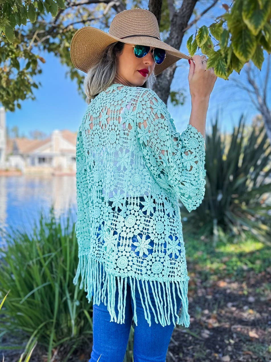 Sauge Kimono en crochet floral sauge à manches 3/4 avec pompons en vente sur Faire5