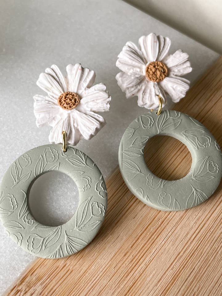 Green Statement Daisy for wholesale by Gatheringwell Shop