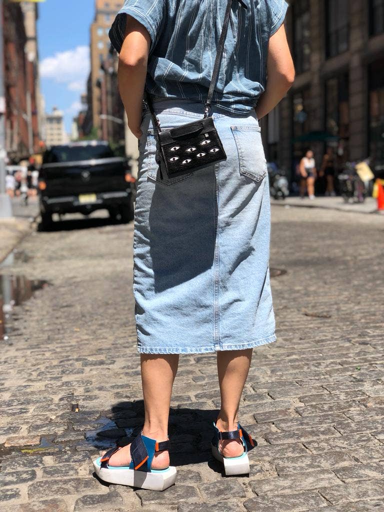 Min & Mon - Vendita all'ingrosso Borsa a tracolla - Donna - Borsa a Tracolla Vali Micro in Pelle Nera - Applicazione Occhi Manico Regolabile1