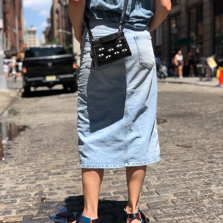 Min & Mon - Vendita all'ingrosso Borsa a tracolla - Donna - Borsa a Tracolla Vali Micro in Pelle Nera - Applicazione Occhi Manico Regolabile1