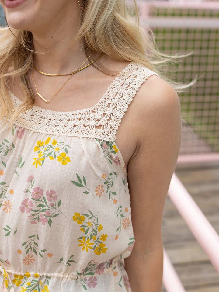 Elfenben Blomstret Hæklet kant cami i elfenben blomsterprint for engroshandel på Faire4