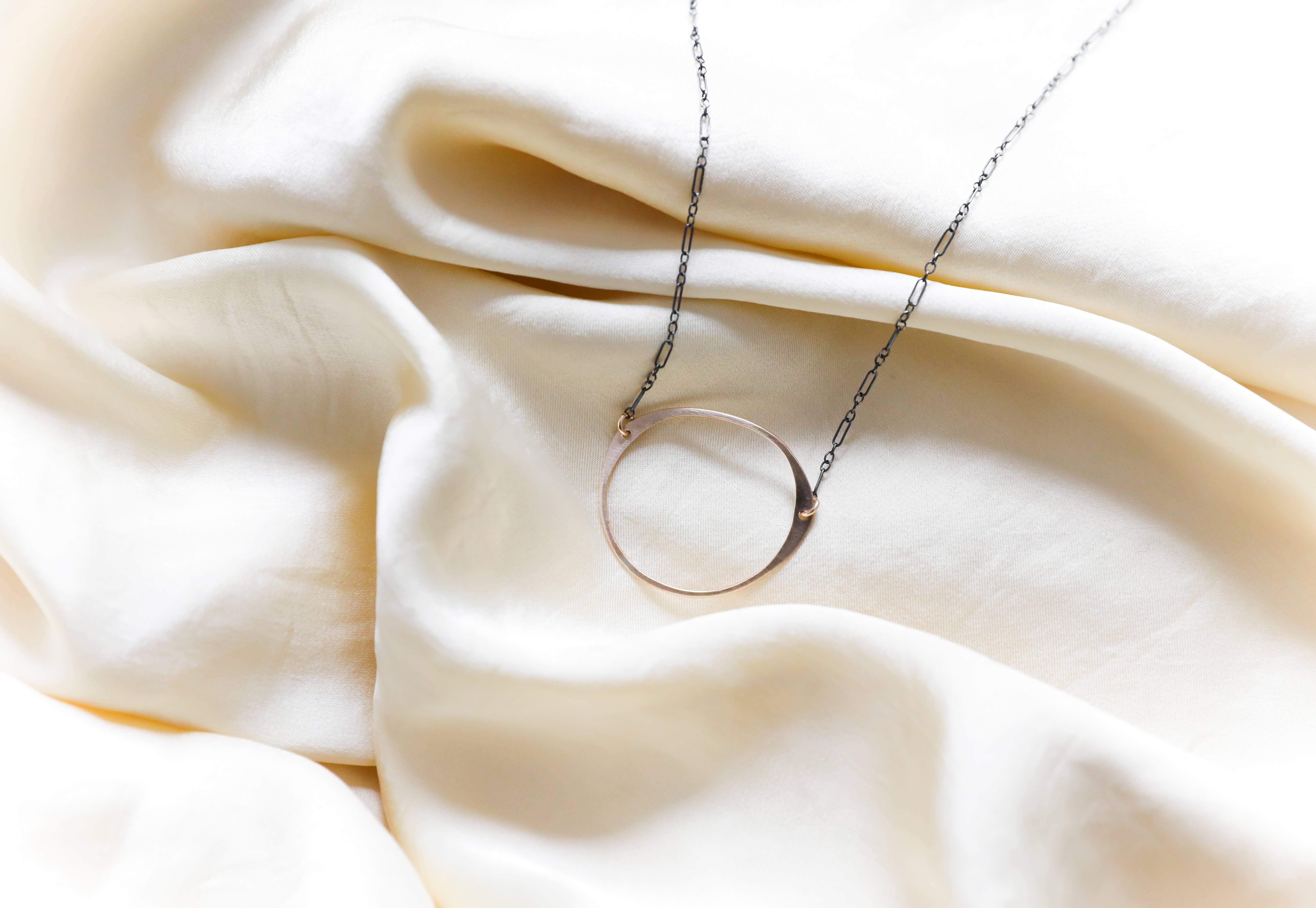 Freshie & Zero - Wholesale Pendant/Charm Necklace - Antique Stone Hammered Gold Oval Black Chain Necklace1