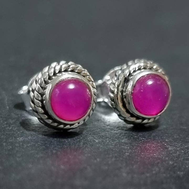 Orecchini a perno in agata rosa acceso Boho – Argento sterling 925 vivace fucsia regalo per la vendita all'ingrosso da parte di Mistry Gems