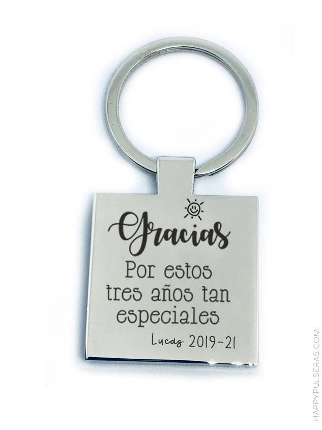 Vierkante stalen sleutelhanger gegraveerd met speciale tekst. voor wholesale door Happypulseras