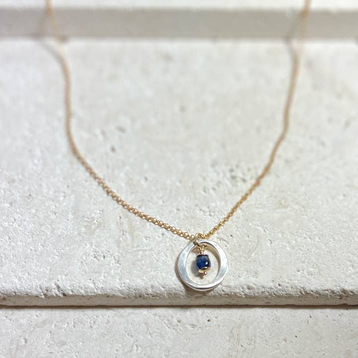 Collar pequeño Kai con gota de zafiro, metal mixto para venta al por mayor de elle deVisme artisan jewelry