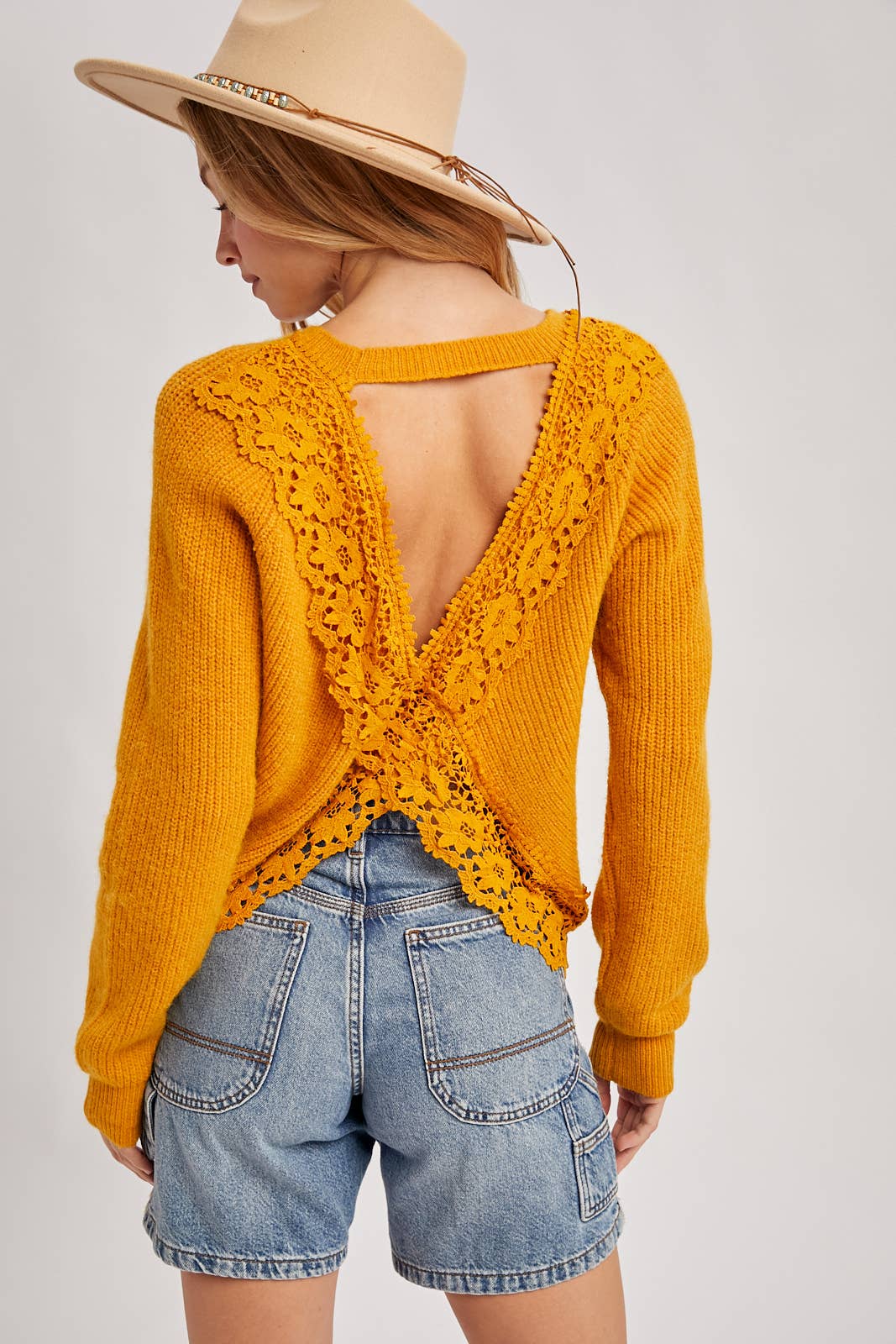 Bluivy - Wholesale Pullover-trui - Dames - Bluivy trui met gehaakte kant en kruispatroon aan de achterkant5