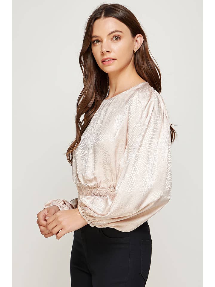 Strut & Bolt – Großhandel Bluse – Damen – Rückenfreie Jacquard-Satinbluse mit offenem Rücken14