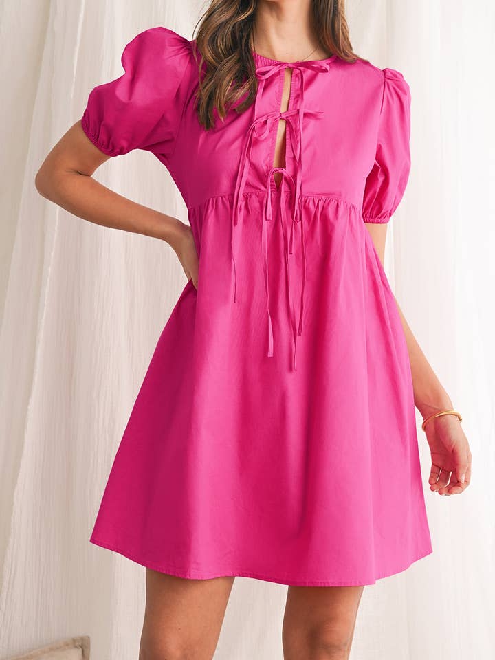 Mini abito rosa brillante con maniche a sbuffo e fiocco sul davanti per la vendita all'ingrosso da parte di EG fashion