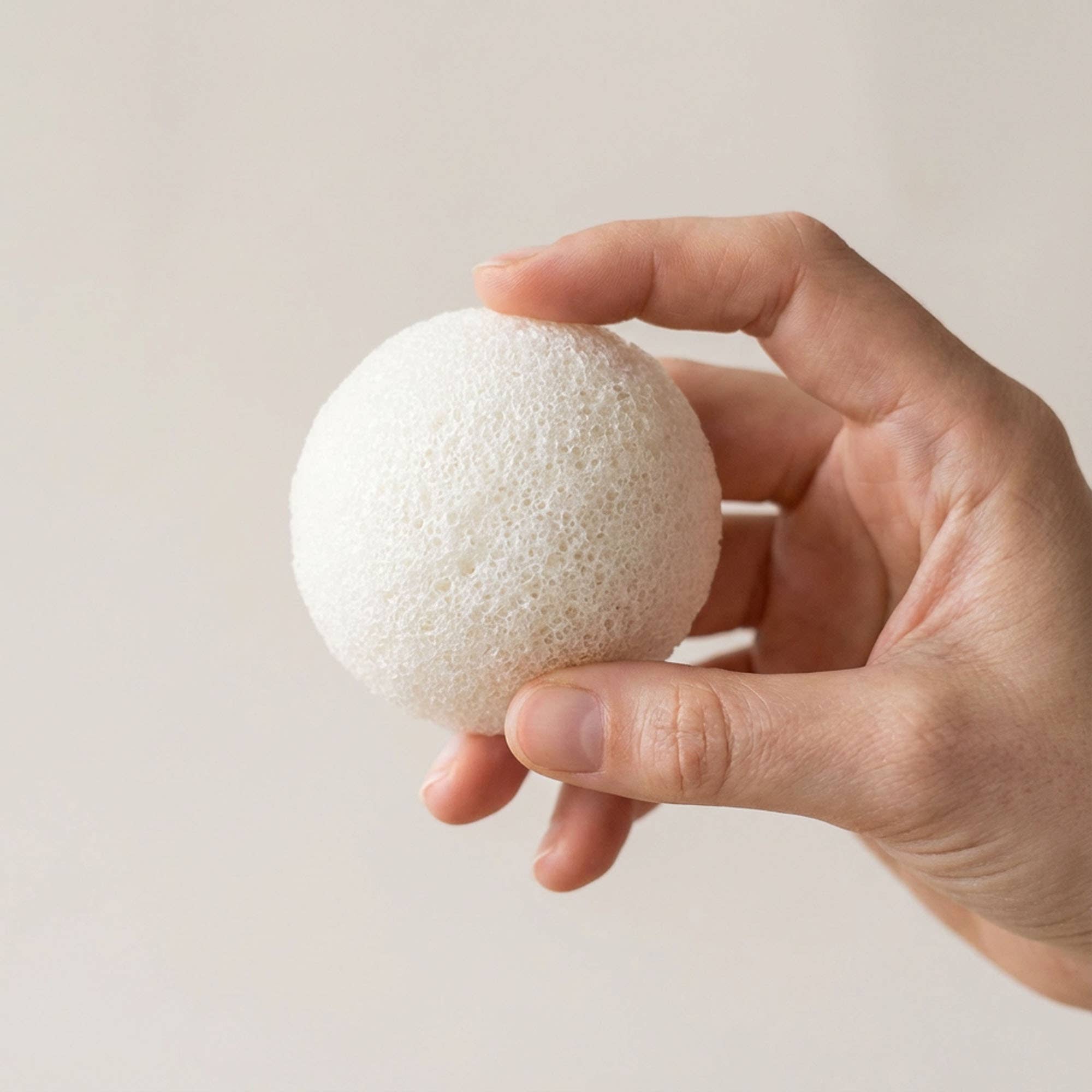 Bamboo Switch - Wholesale Facial cleanser - Natural Konjac Facial Cleansing Sponge | White1