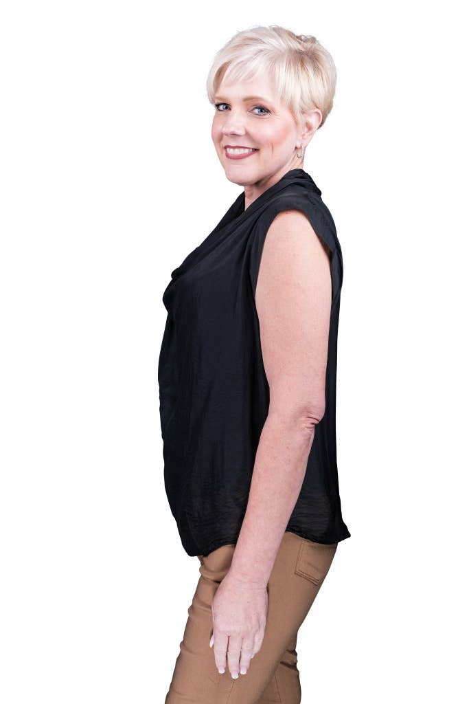 TINA Stephens Italy/Tees By Tina – Engroshandel Bluse - Dame – Sarita silke-top med draperet halsudskæring (BT212)1