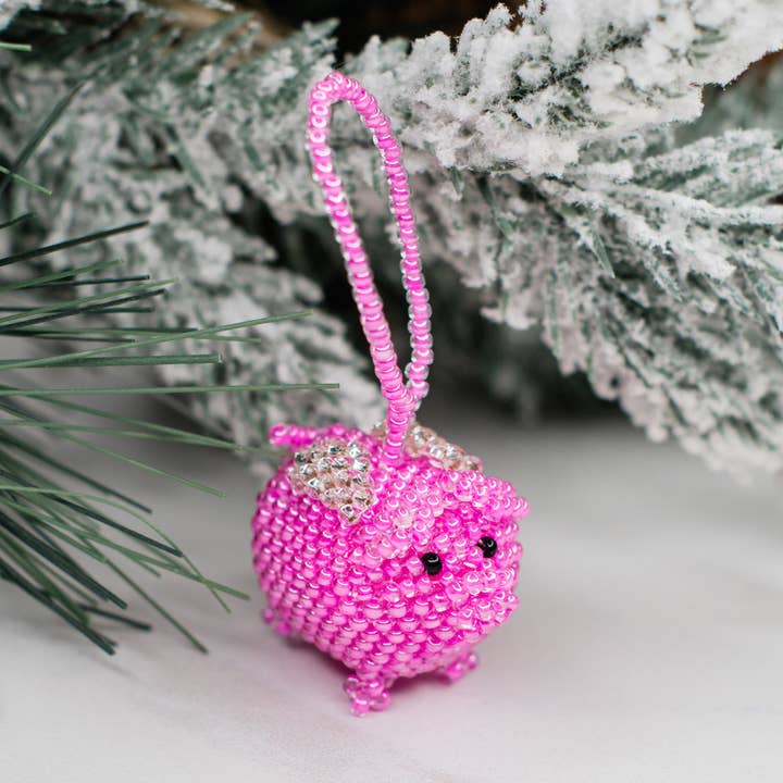 Ornament met kralen en vliegende varkens voor wholesale door Lucia's Imports