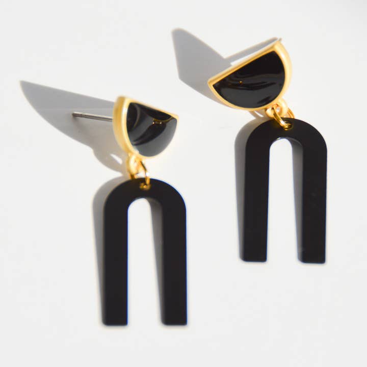 Mini pendiente de arco minimalista negro moderno para venta al por mayor de Fern & Arrow