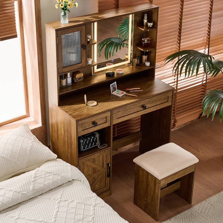 Coiffeuse rustique marron de style ferme avec lumières et tabouret pour la vente par 39F Inc.