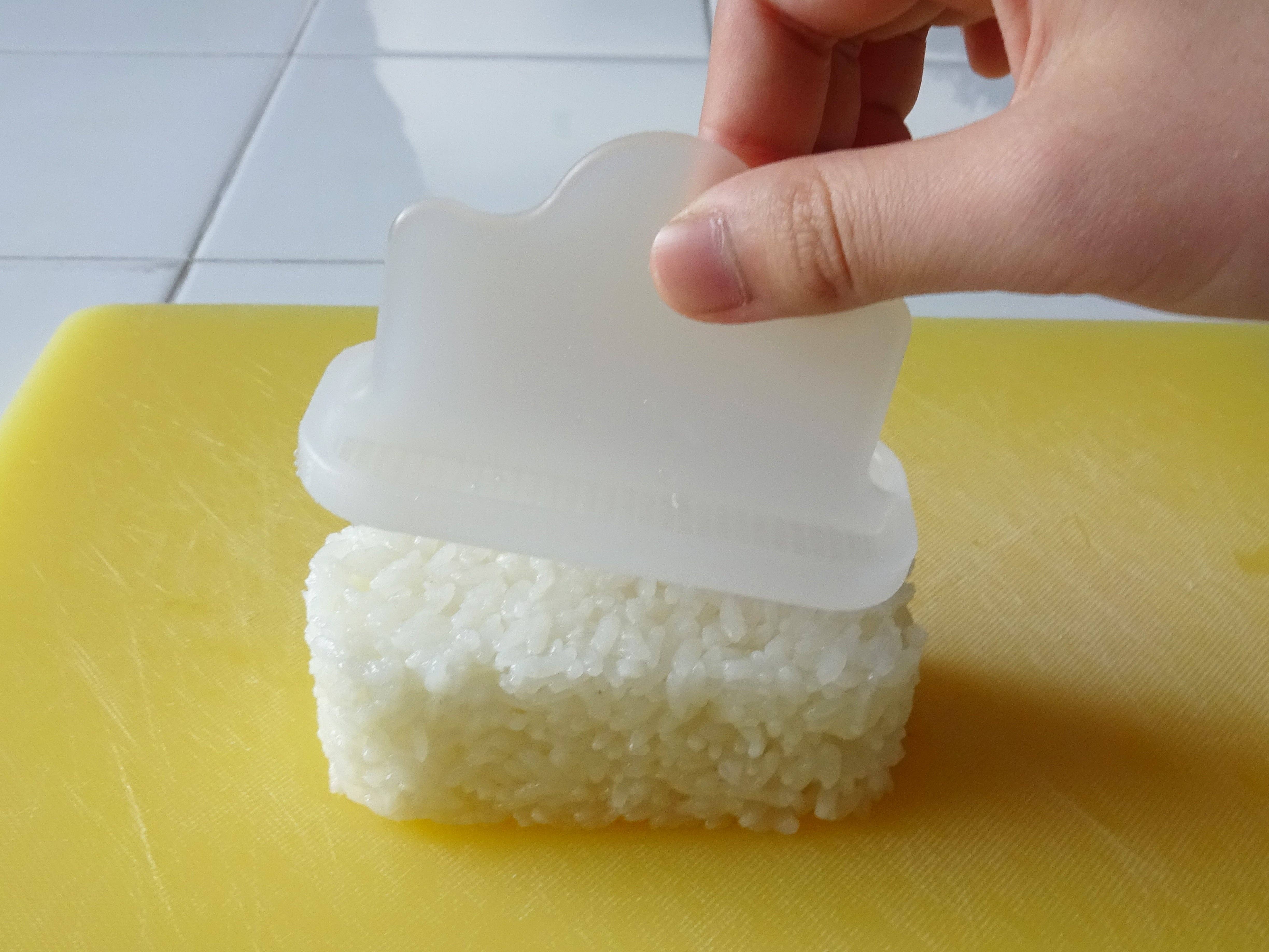 Urban Tokyo - Vente Ustensile/gadget de cuisine - Moule à musubi pour déjeuner en plastique 4,25"L x 2,5"W JP (10/120)2