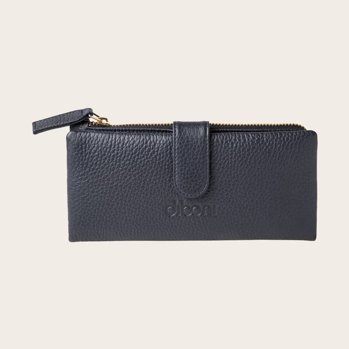 Diboni Wallet - Claire - Midnight Blue and other Purchase Wholesale vendita di tappeti. Free Returns & Net 60 Terms on Faire trending on Faire.