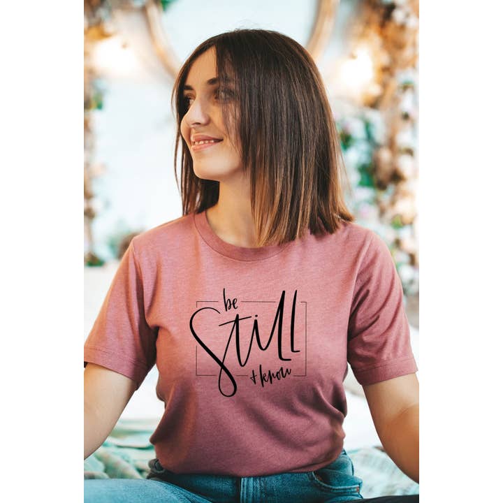 Vær stadig & Kend Grafisk Tee for engroshandel hos Bella Me