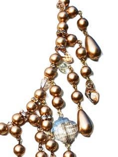 Collier artistique vintage avec perles dorées et Swarovski Sparkle WOW Gay Isber USA 1 de 1 pour la vente par Gay Isber Designs