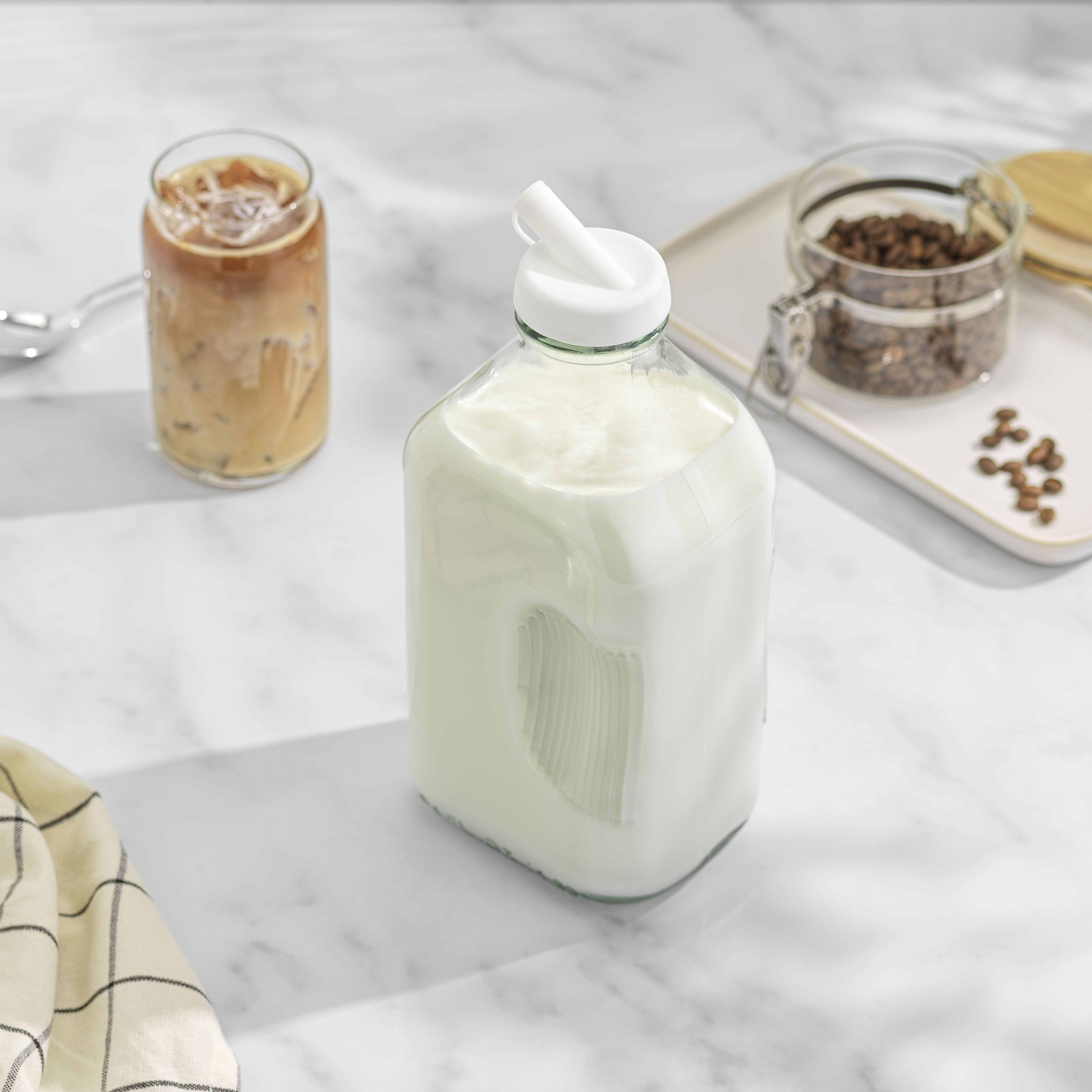 JoyJolt - Wholesale Milk/Juice Bottle - JoyJolt Reusable Clear Glass Milk Bottle with Lid & Pourer7