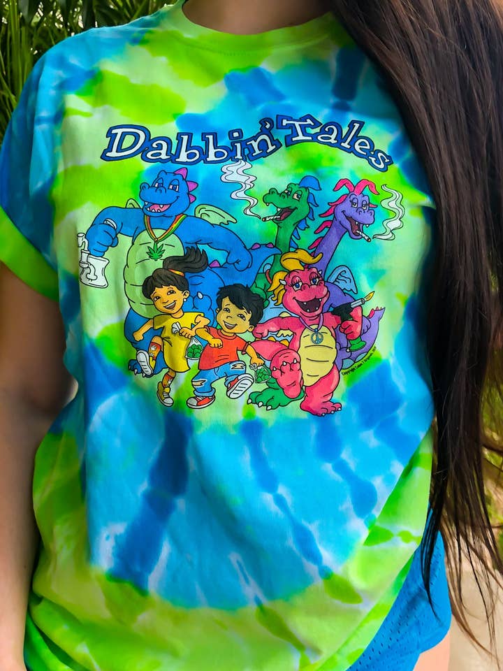 Cabin 7 Originals – Engroshandel Grafisk t-shirt - Dame – Dabbin' Tales Tie Dye T-shirt2