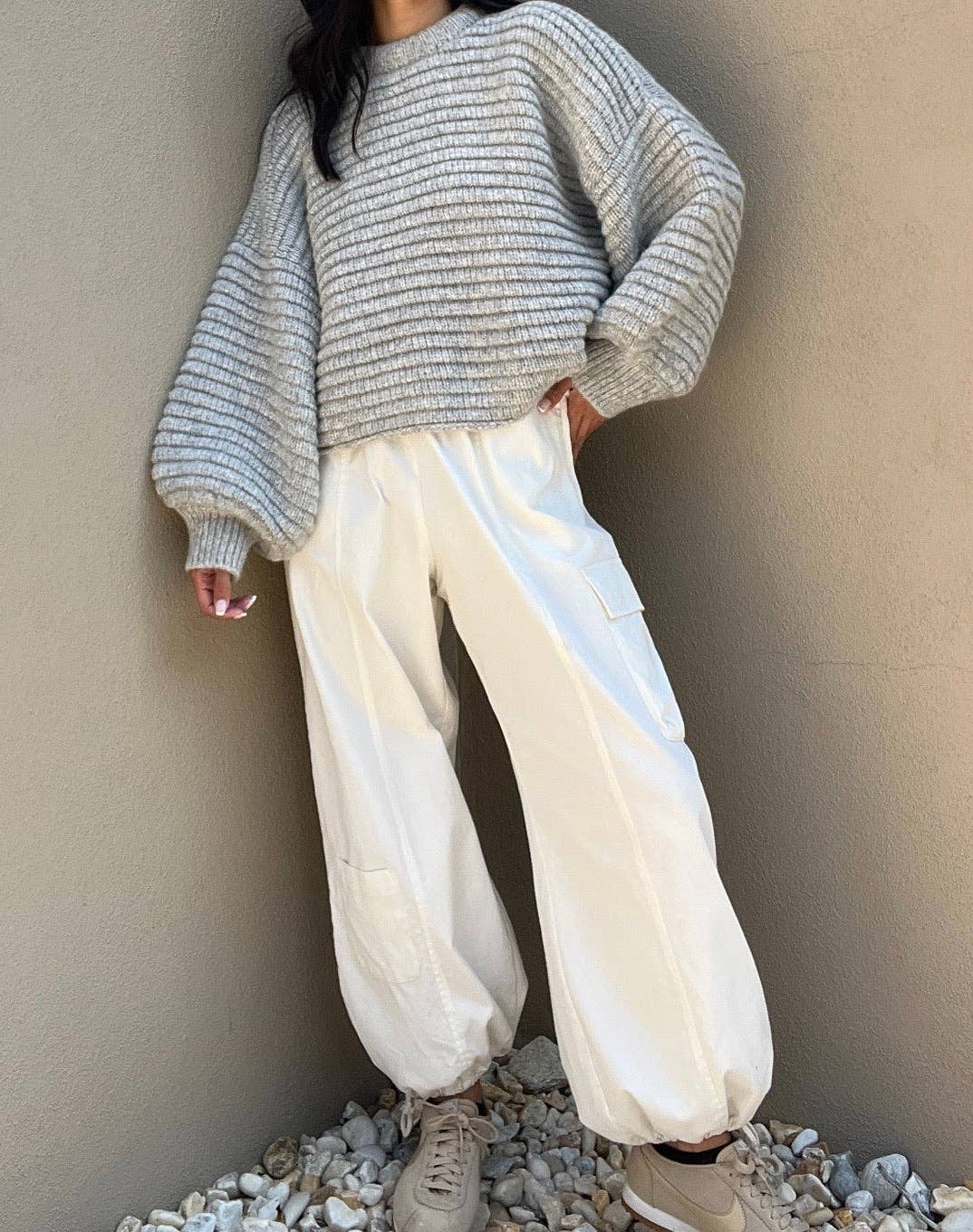 Na Nin – Großhandel Strickpullover – Damen – Romy Strickpullover aus Alpakawolle mit Ballonärmeln5