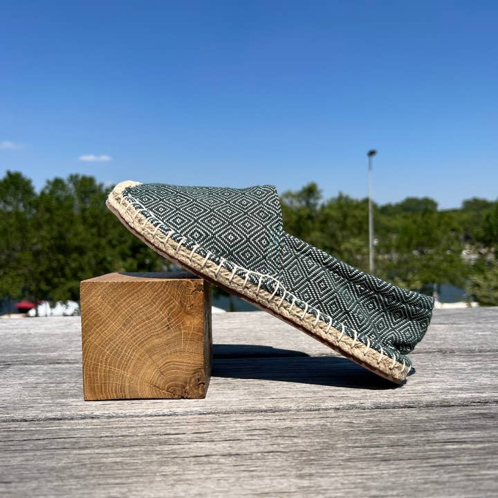 Krama Heritage - Vente Ballerines – femme - Les espadrilles Diamond Vert Forêt dans leur grand écrin naturel en feuille de palmier5