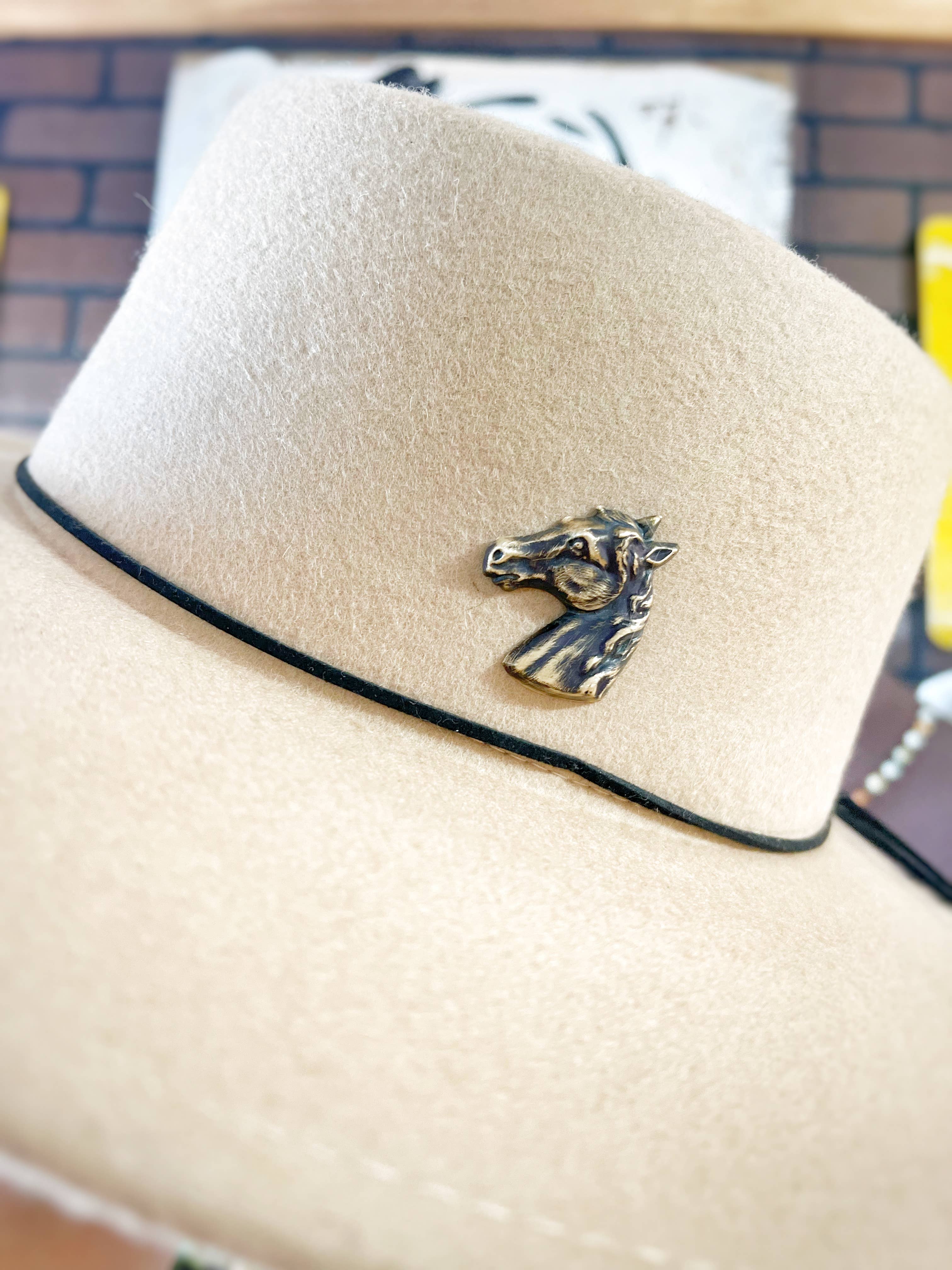 Vintage Bliss - Wholesale Brooch - Brass Patina Horse Head Left Hat Pin Hat Bar