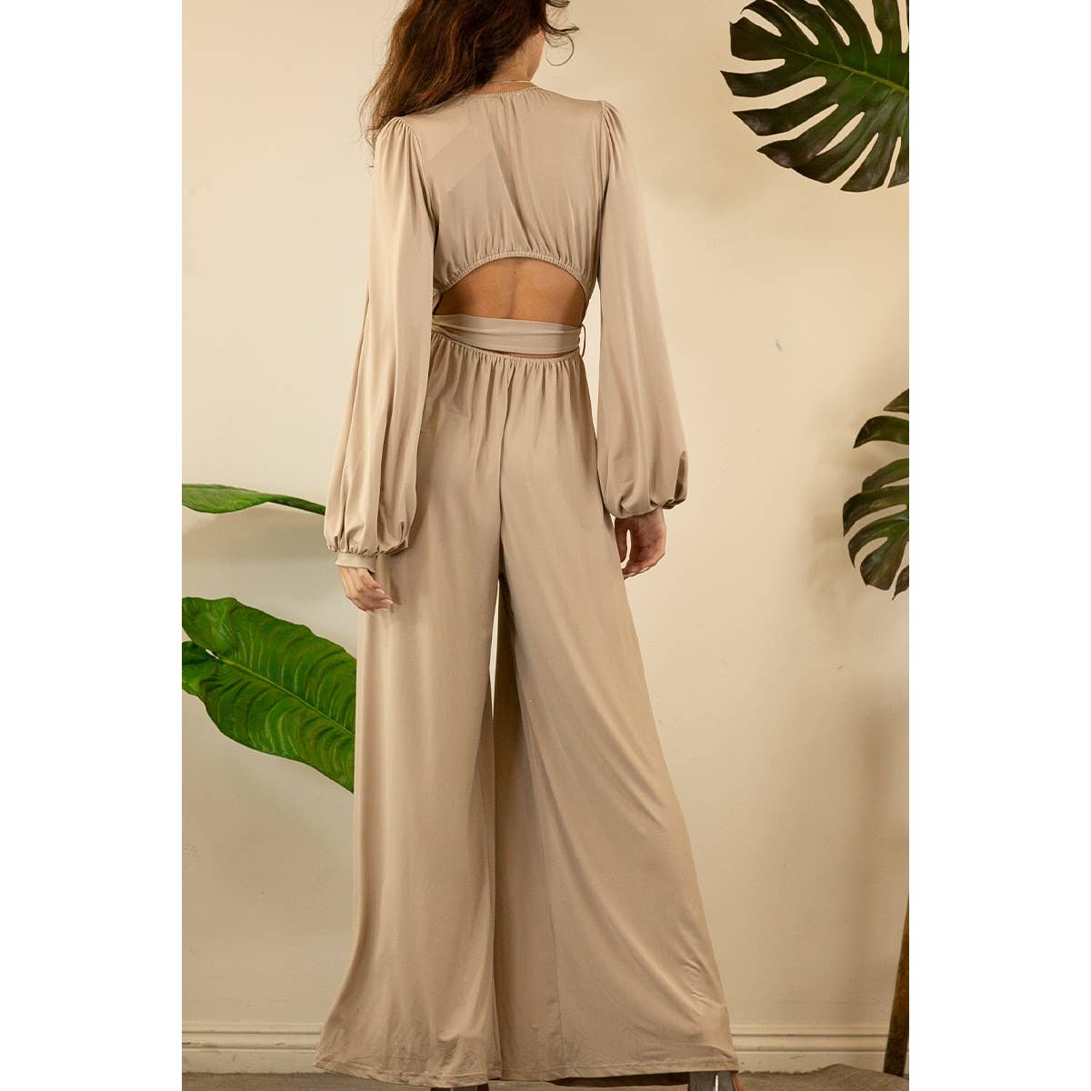 SEXY NACKT CUPRO JUMPSUIT MIT WEITEN HOSEN für den Großhandel auf Faire3