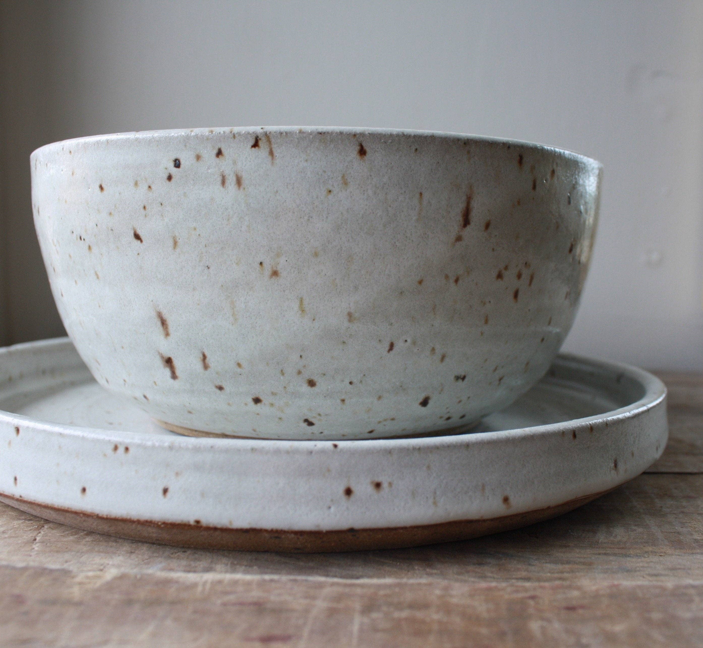 KJ Pottery – Großhandel Essteller – Teller und Ramen-Schale aus handgefertigtem rotem Irdenware-Ton11