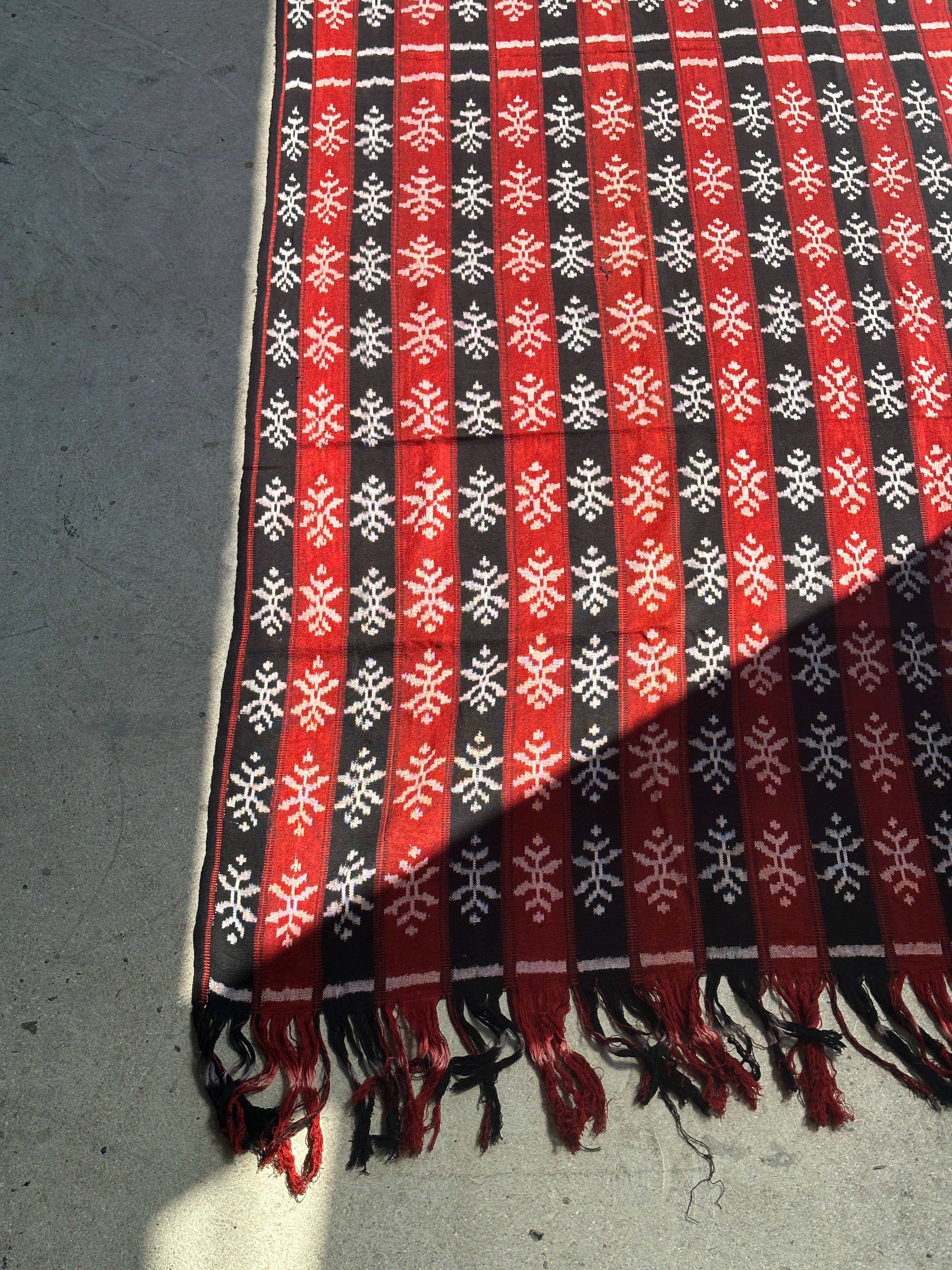 Office Objets - Wholesale Coverlet - Ikat, traditional Indonesian fabric from the island of Savu (Timor) red and black 2m25x7535