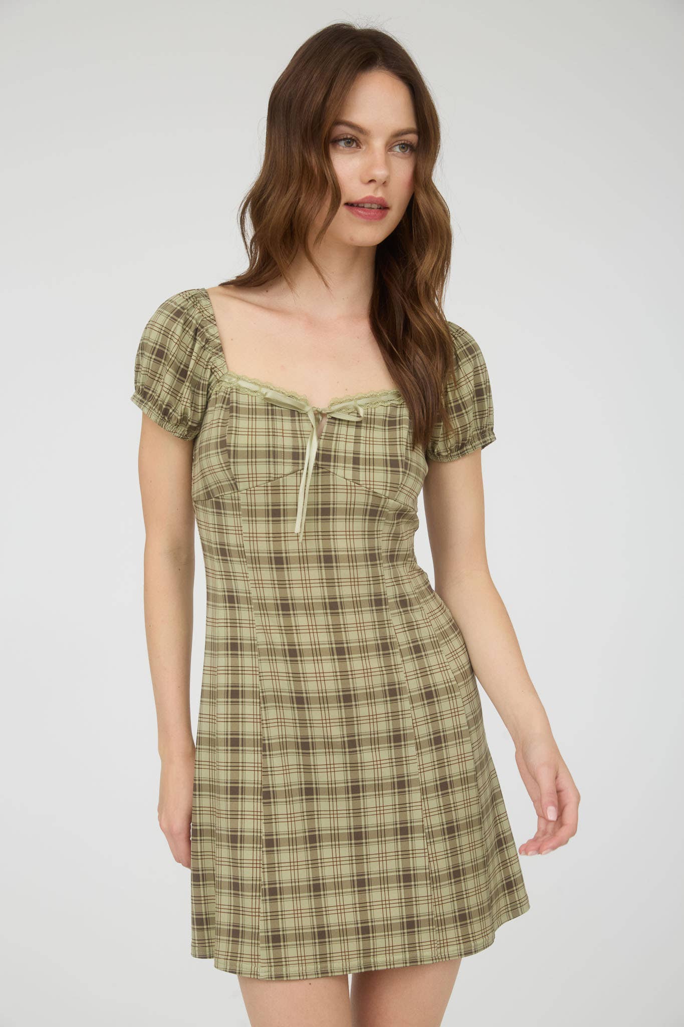 The Workshop Studio - Vente Robe – femme - ROBE COURTE À MANCHES COURTES À CARREAUX AVEC LACETS ET DÉTAILS EN DENTELLE7