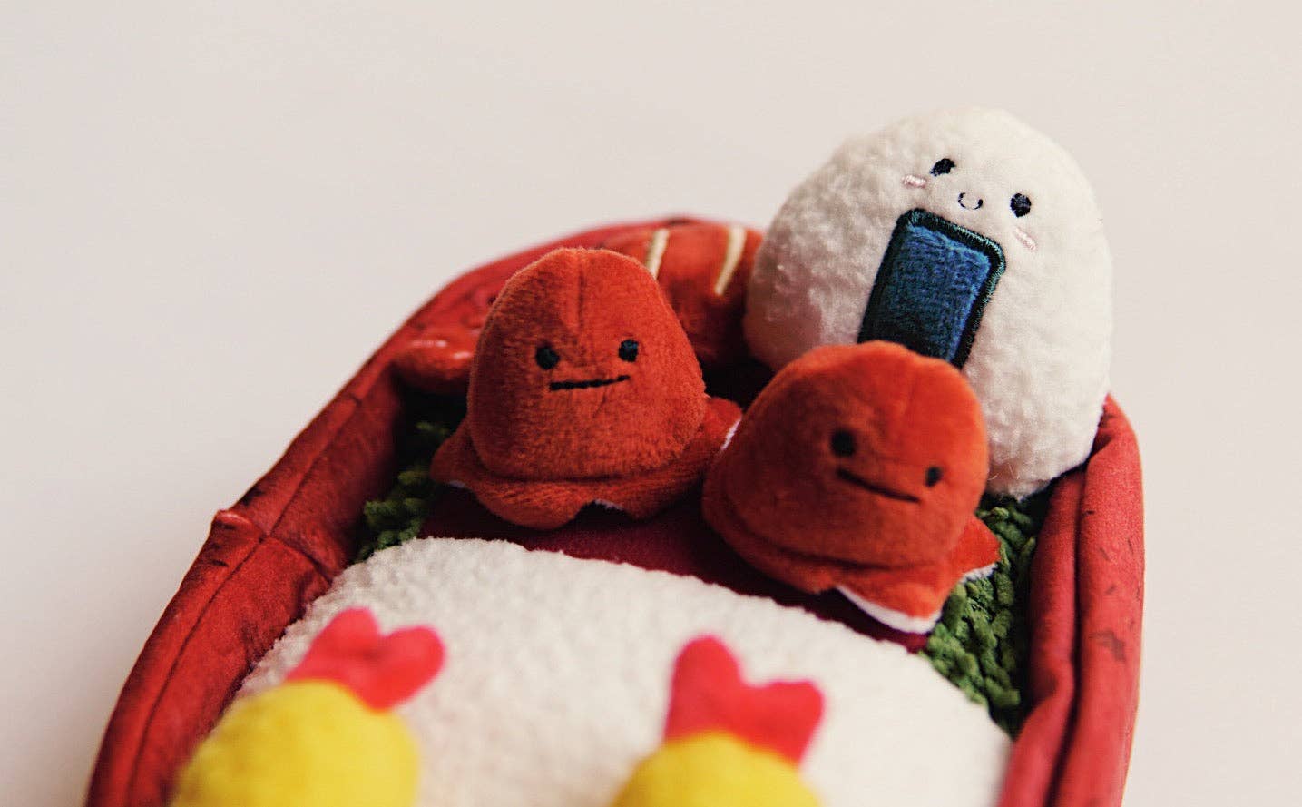 Woof & Co. – wholesale Pet plush toy – Dog – Benny Bento Box6