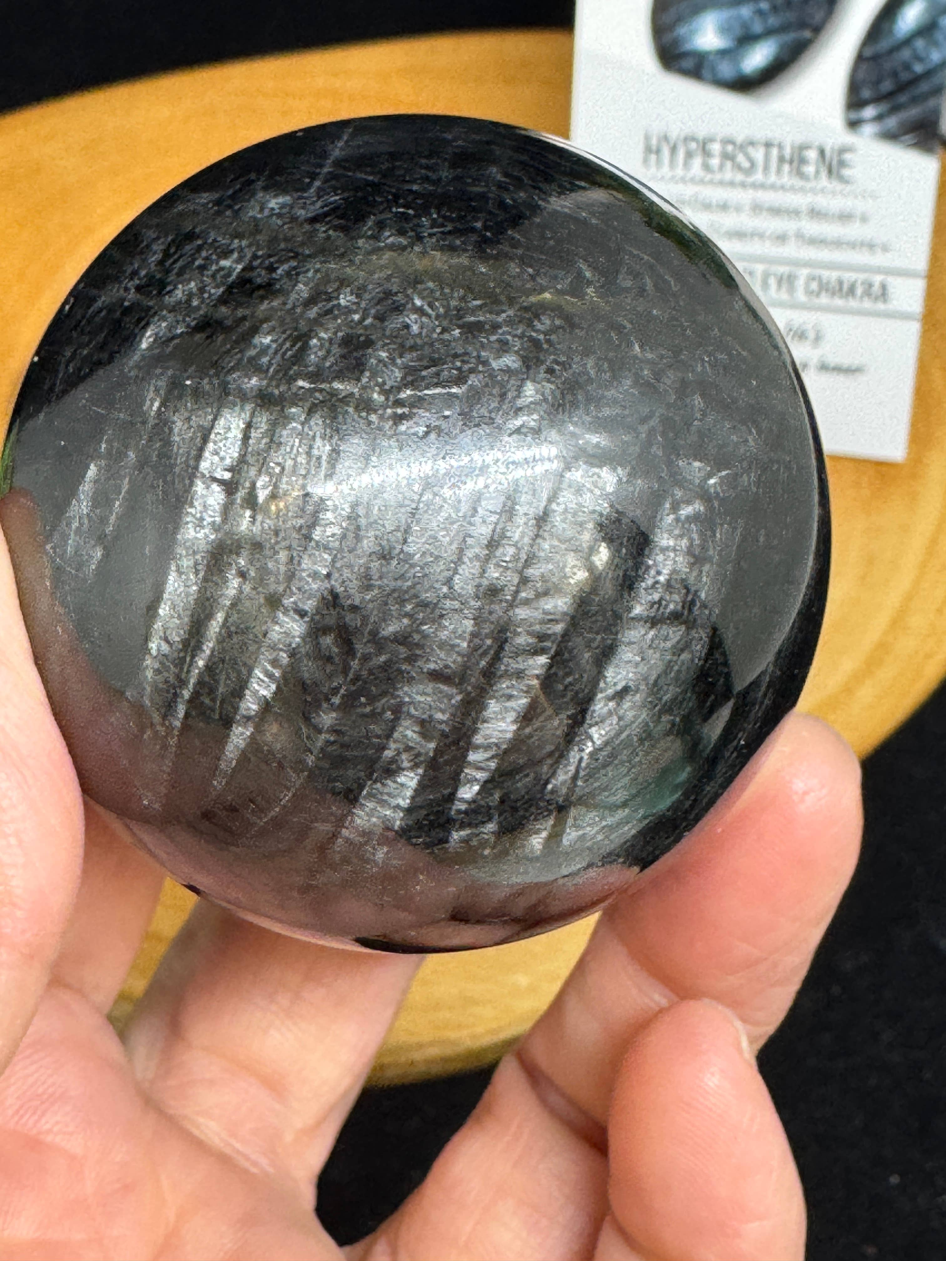 The 7 Directions – wholesale Andlig sten/kristall – Sällsynt Hypersthen-sfär – 54 mm / 2,1" G3903