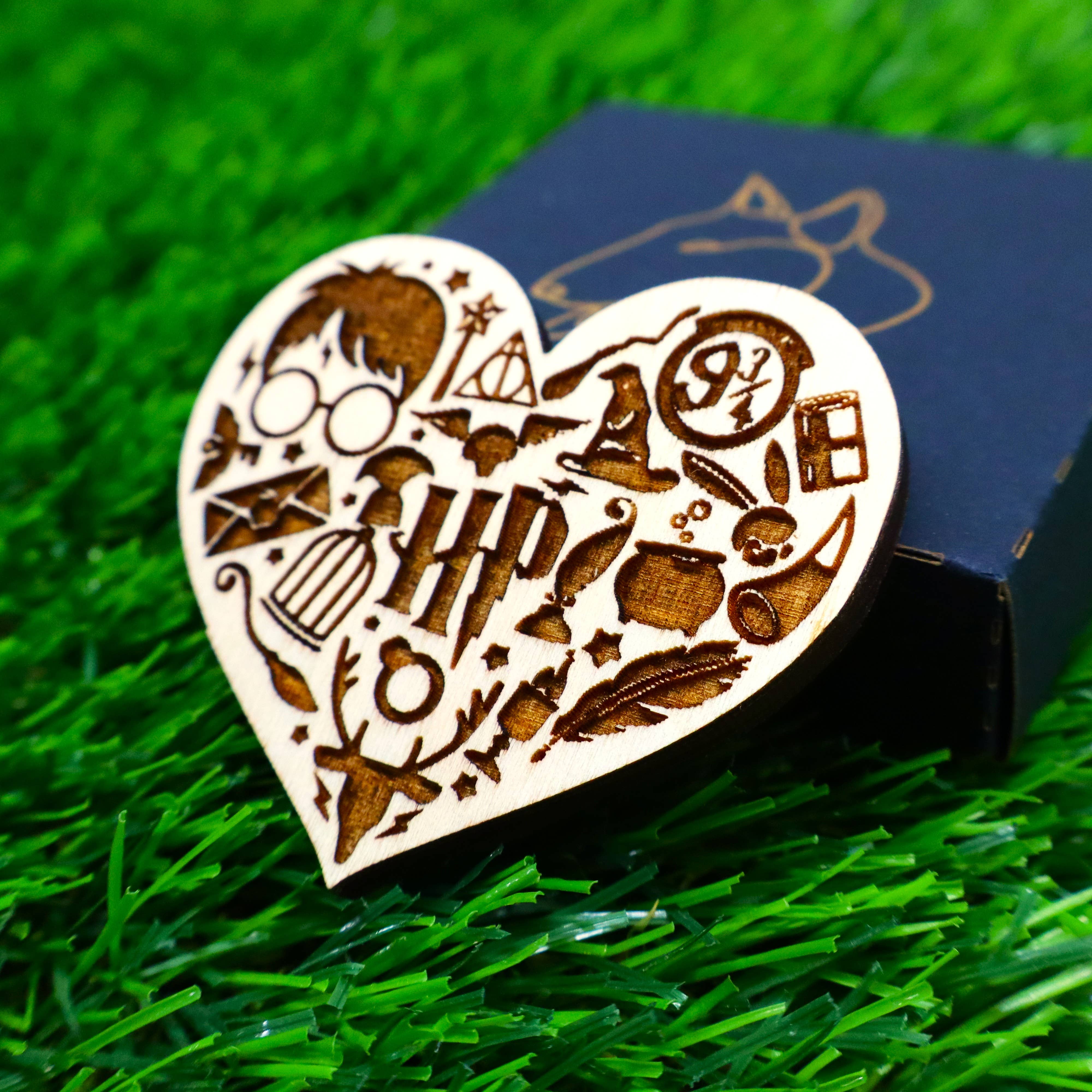 Herbs&Belles - Wholesale Magnet - Harry Potter Heart Shaped Wooden Magnet, Wizard Symbols Gift1