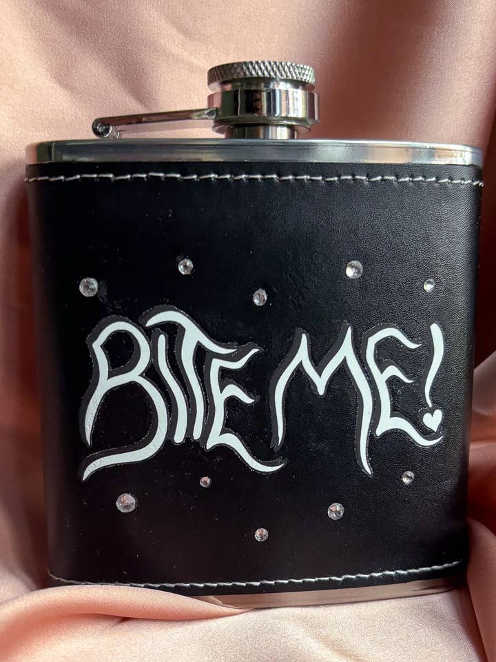 Bite me hipflask for wholesale by koukou