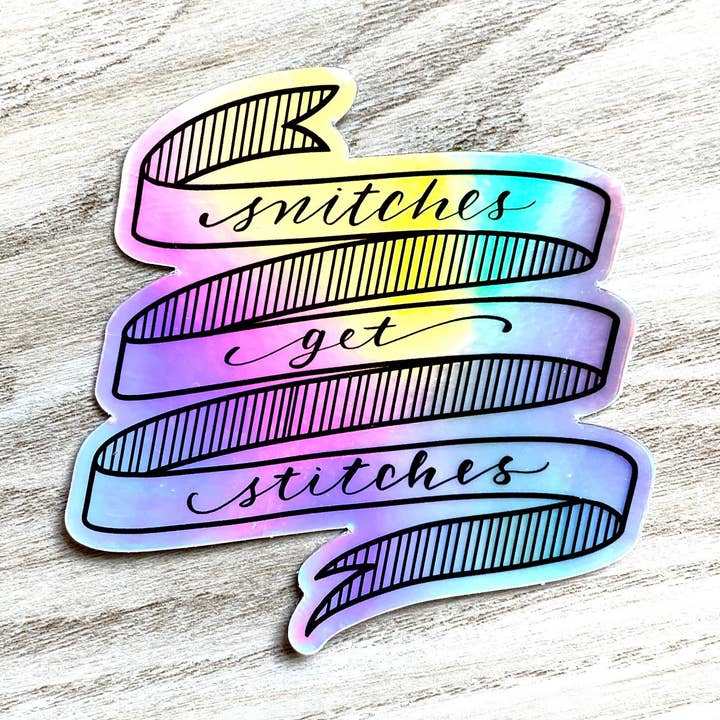 Snitches Get Stitches Holografische Sticker | Sarcastische Holo-stickers Grappige laptopstickers | Holo-sticker | Grappige bumperstickers voor wholesale door WritingLoveShop