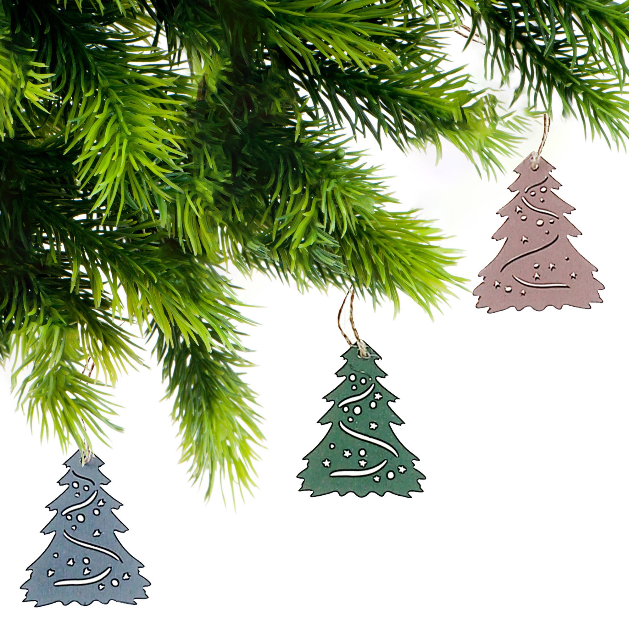 Multi Ornamento in legno a forma di albero Asstd Color, confezione da 6 in vendita all'ingrosso su Faire1