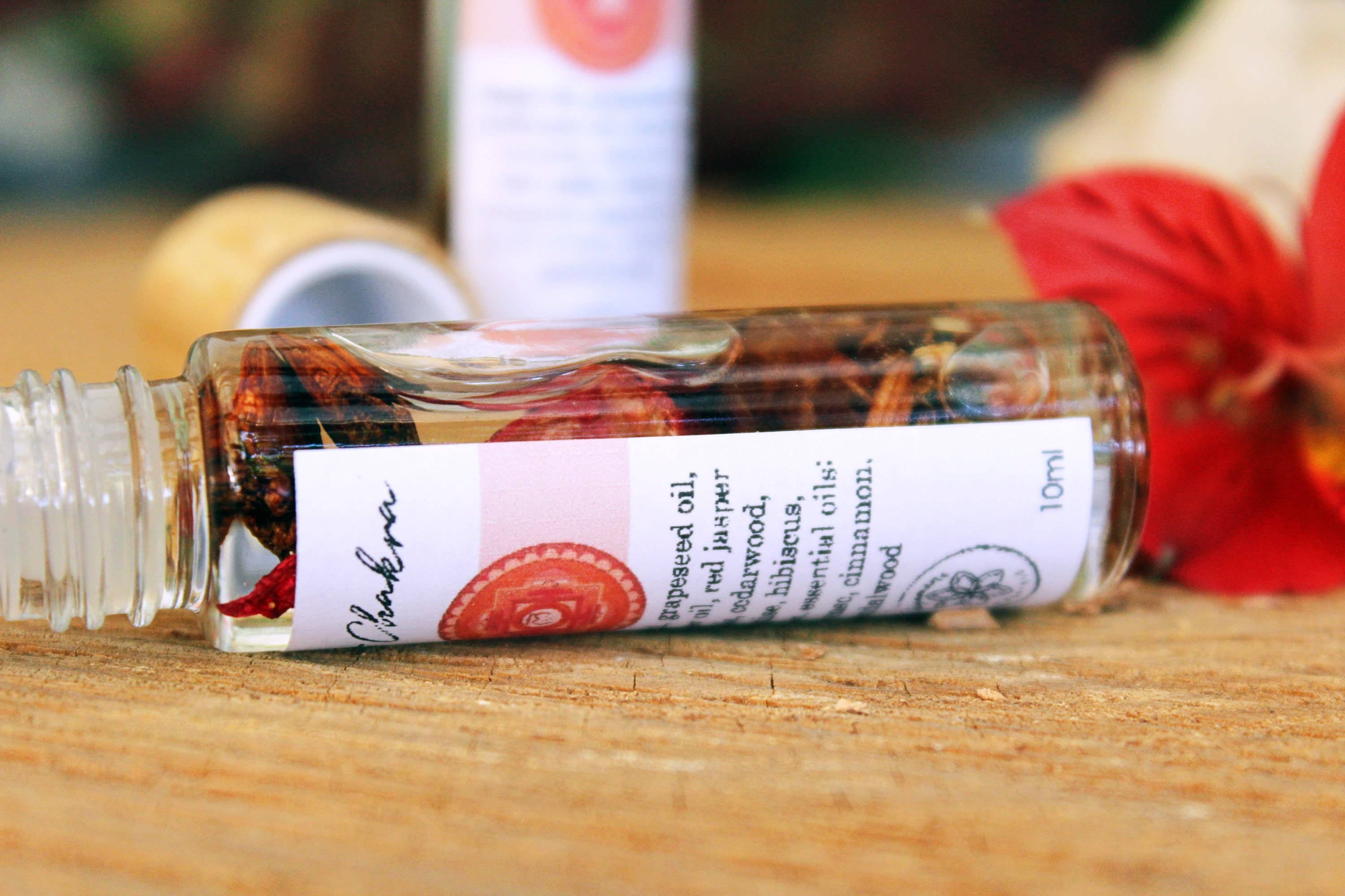 Ayamani Naturals – Engroshandel Æterisk olie – Rodchakra Balanceolie med urter og krystaller5