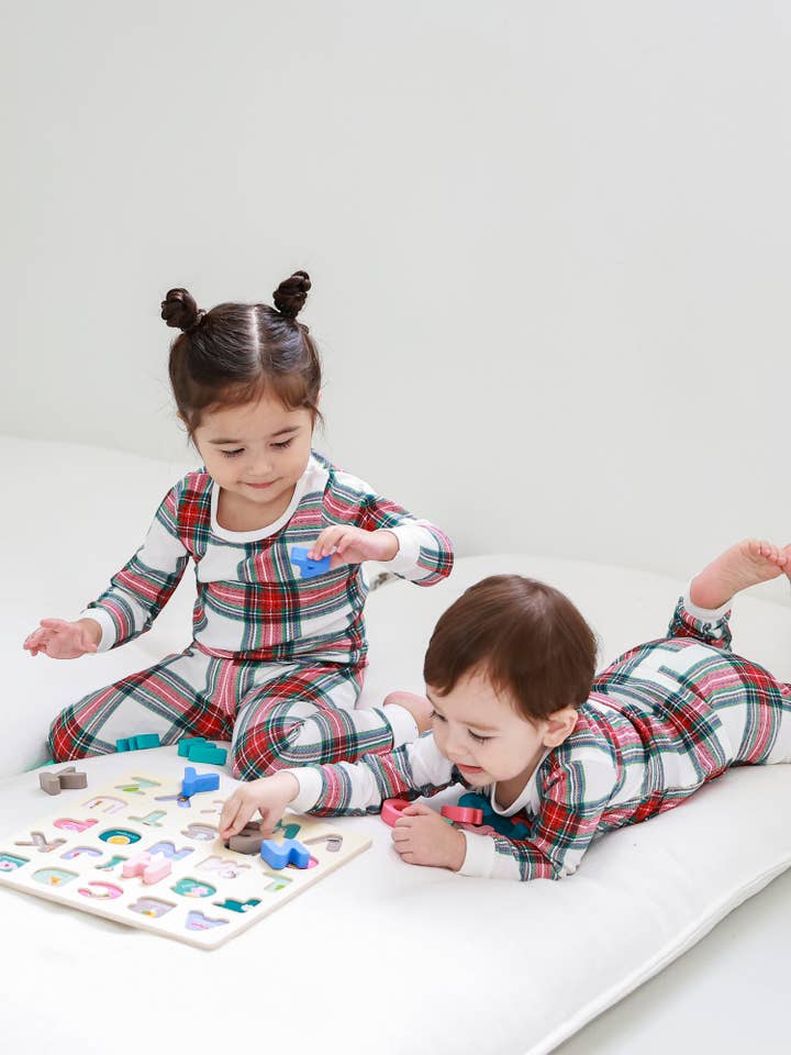 Multicolor Pijama a cuadros de tartán de algodón para bebés, niños pequeños y ajustados de venta al por mayor en Faire
