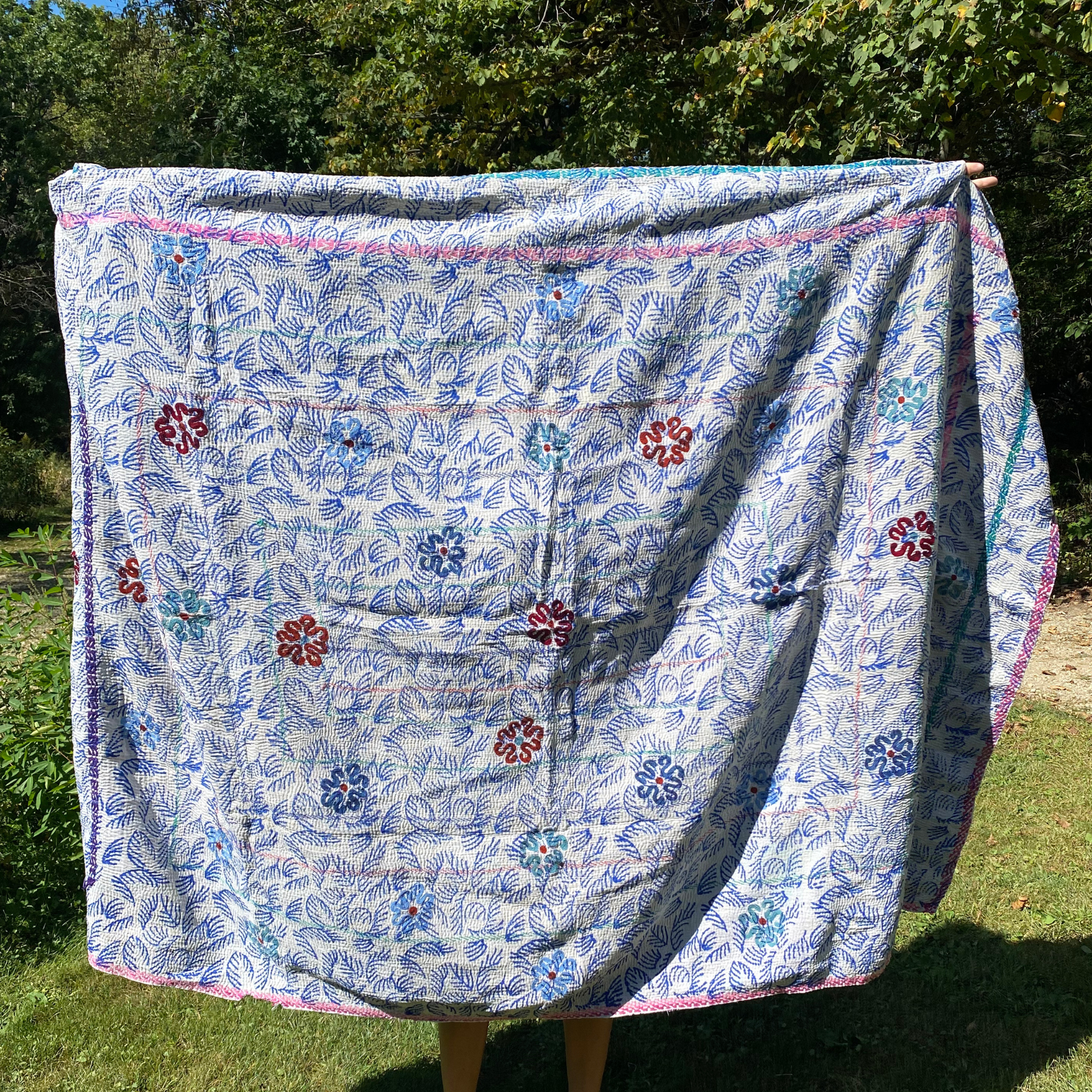 Seeds – Großhandel Bettdecke – Kantha-Bettdecke aus Baumwolle mit Blockdruck in Weiß und Indigoblau8