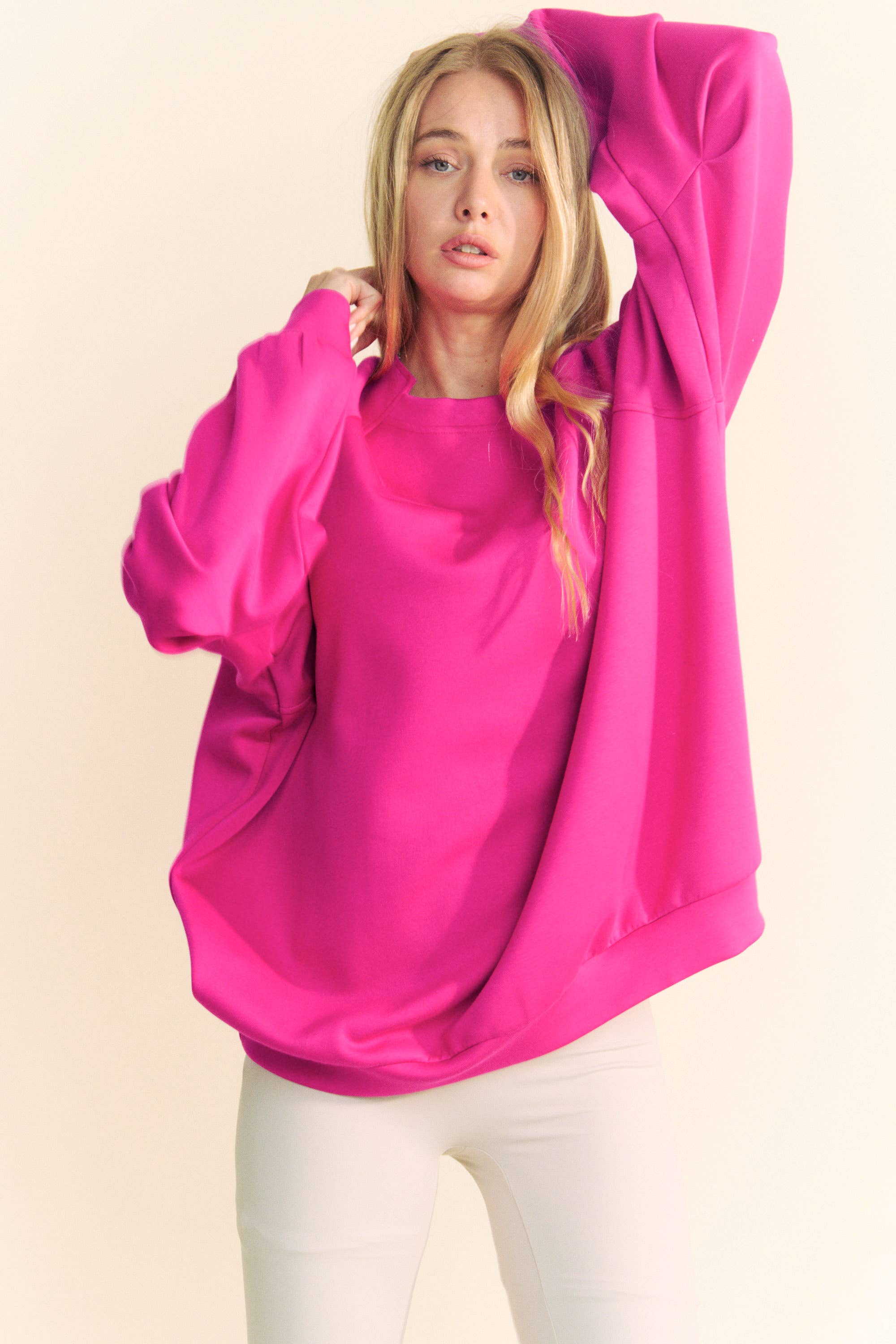 Davi & Dani - Wholesale Gebreide top - Dames - STEVIGE TOP MET RONDE HALS EN LANGE POFMOUWEN EN LOSSE PASVORM1