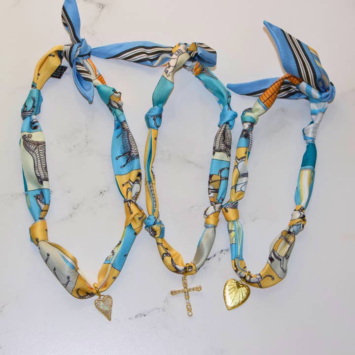 Colar Lenço ~ Padrão de Cavalo Azul por atacado de Deep South Originals Inc.