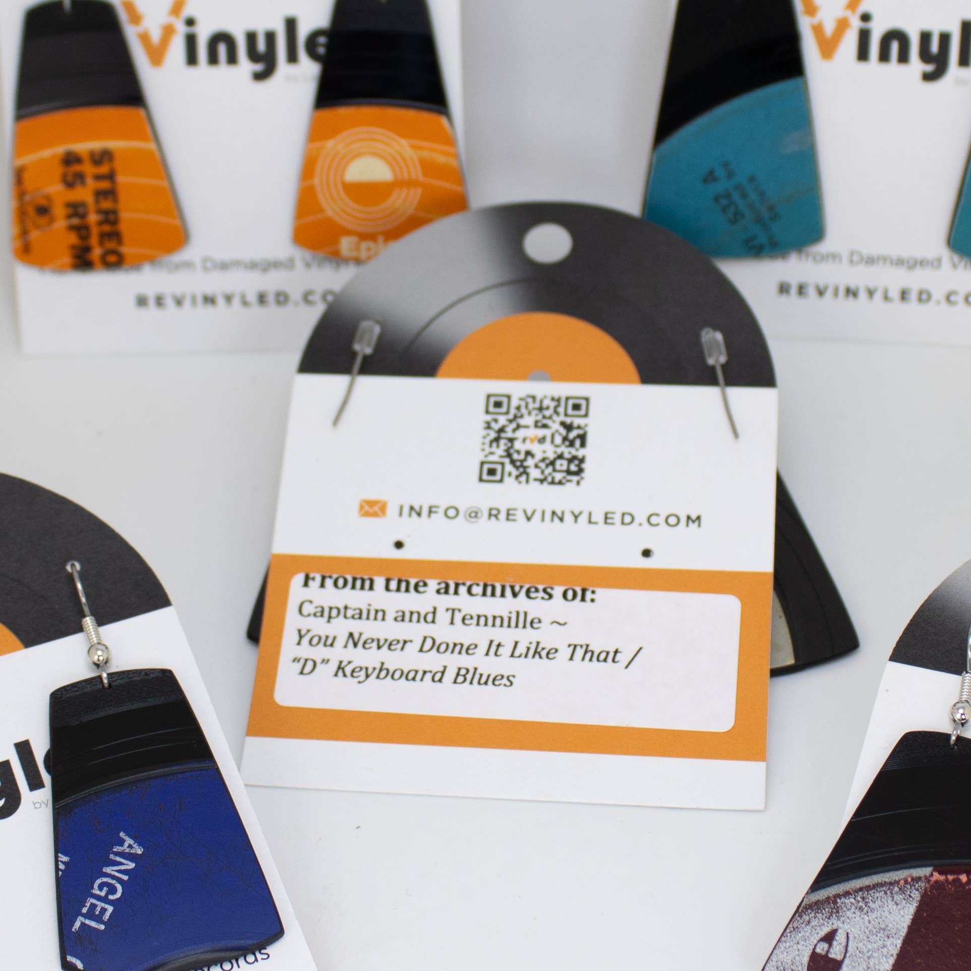 reVinyled - Vente Boucles d'oreilles pendantes - Boucles d'oreilles en vinyle recyclé, petites pendantes, rectangulaires 11