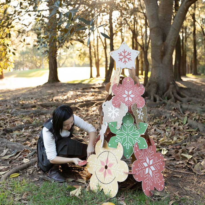 Paper Pops - Wholesale Artificial Christmas tree - Christmas Tree Build & Play Kit 1.3m1