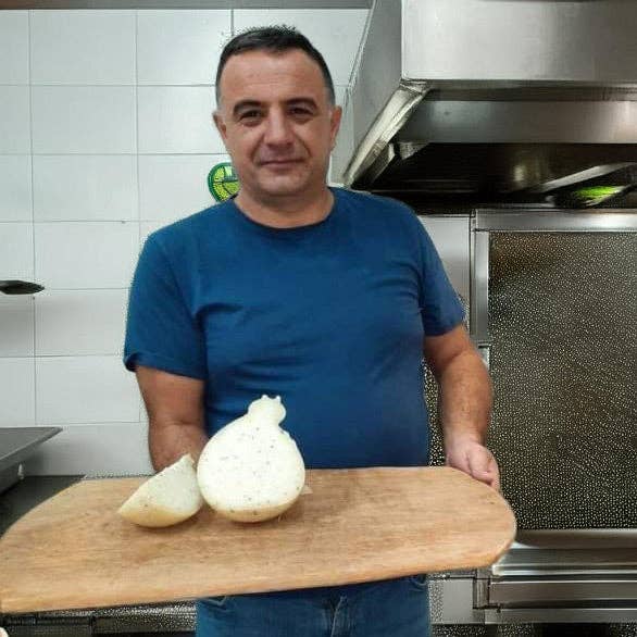 I sapori di una volta s.r.l.s - Wholesale Cheese - Black Truffle Caciocavallo 5