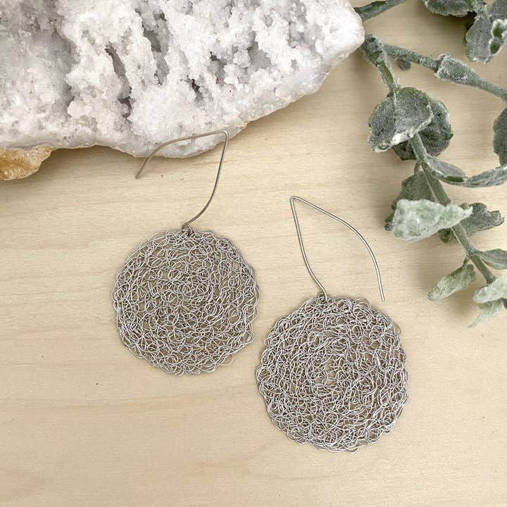 Pyrite and Pearls - Vendita all'ingrosso Orecchini pendenti - Nadia - Orecchini a forma di uncinetto, in argento Sterling, con orecchio lungo