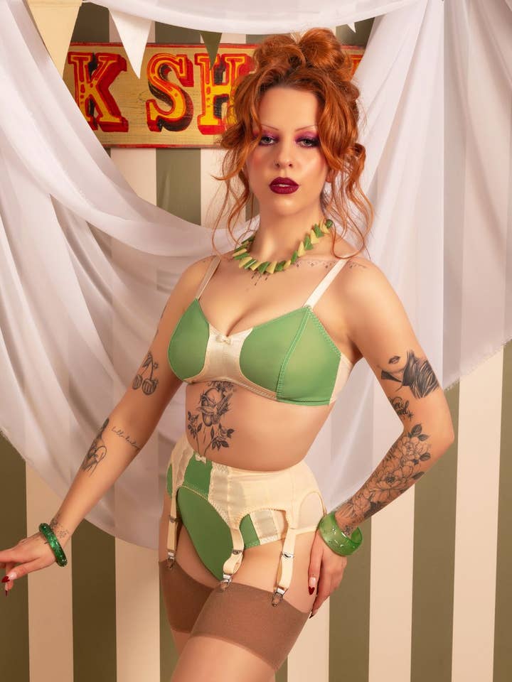 What Katie Did – Engroshandel Lingeri - Dame – Myrna Green Hofteholder