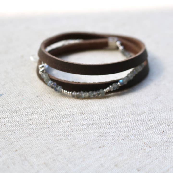 Wickelarmband aus Leder und Labradorit für den Großhandel von LA DE DA Jewelry